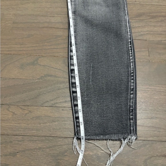 Kut from the Kloth Gray Ankle Skinny Distressed Jeans. Size 6 - Picture 6 of 6